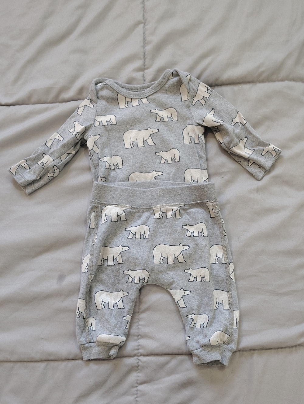 Gray Polar Bear Print Baby One-Piece Bodysuit Set